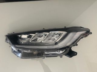 Faro toyota yaris xp210