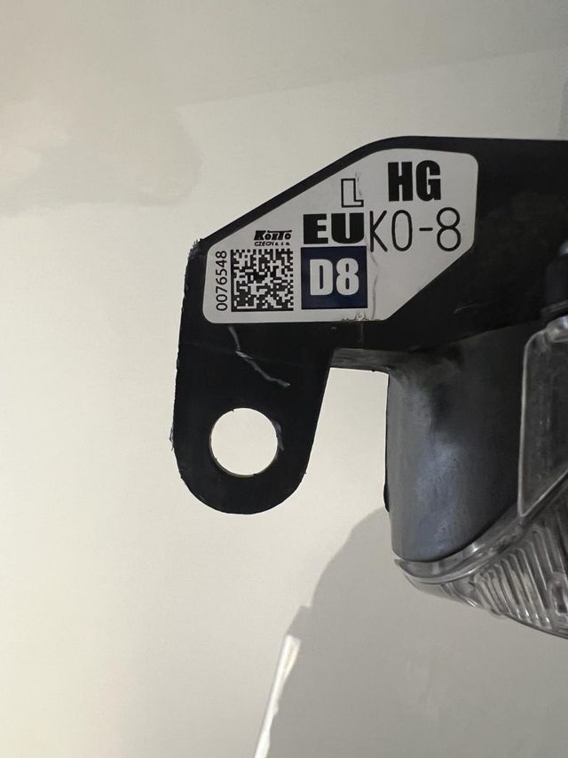 Faro toyota yaris xp210