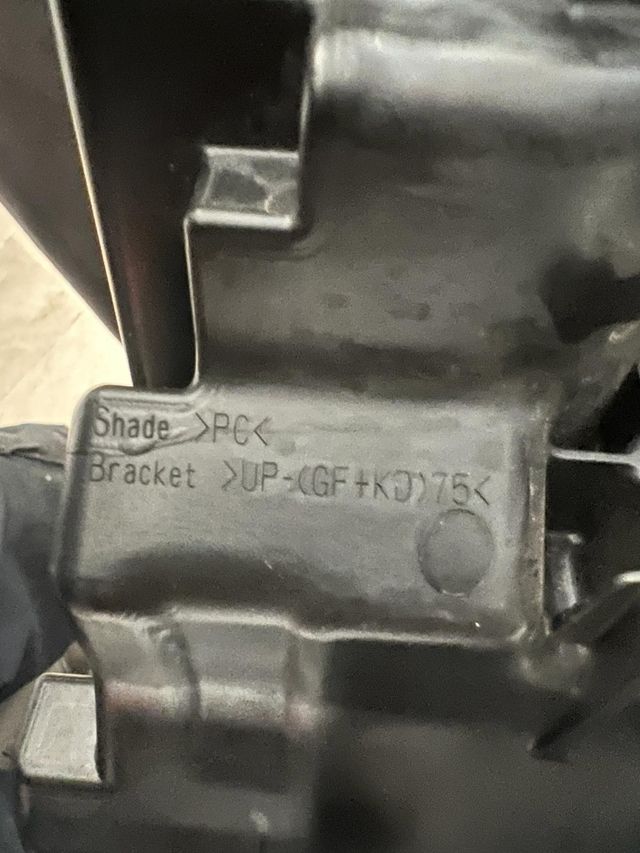 Faro toyota yaris xp210