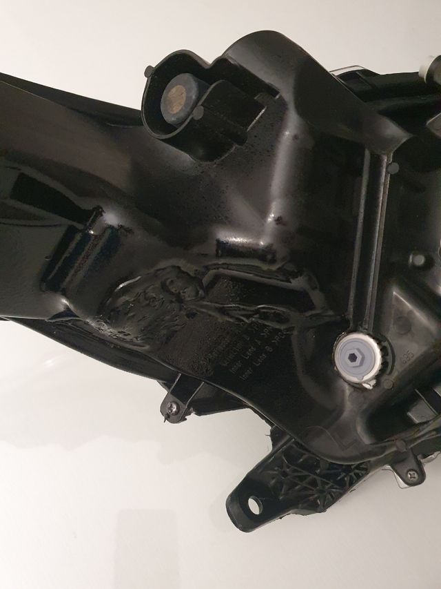 Faro toyota yaris xp210