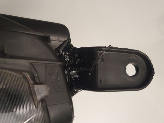 Faro toyota yaris xp210