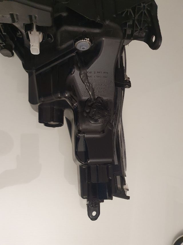 Faro toyota yaris xp210