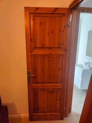 Puerta madera antigua de pino