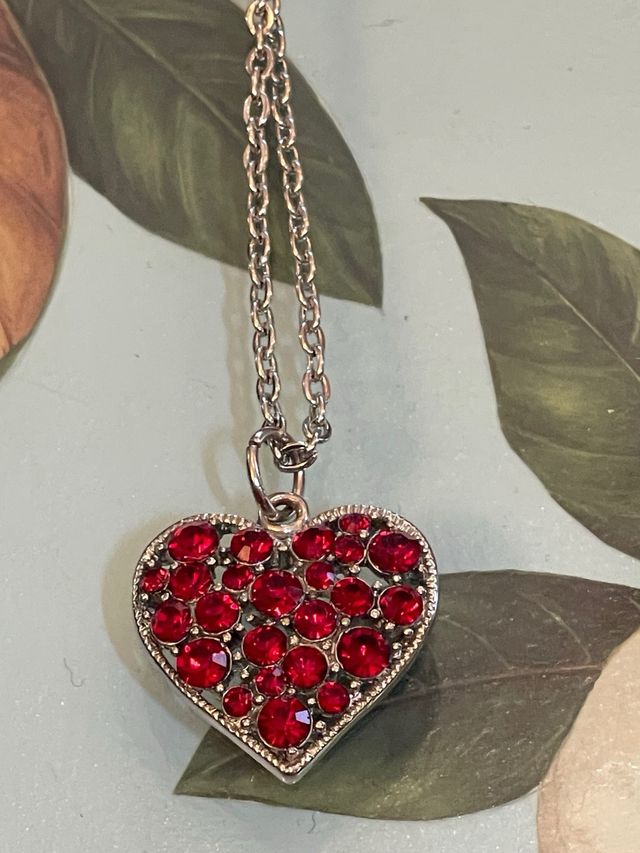 Colgante corazón del amor piedras rojas