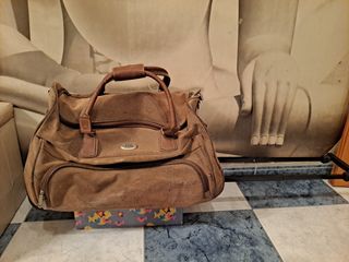Maleta de viaje con ruedas de  cuero