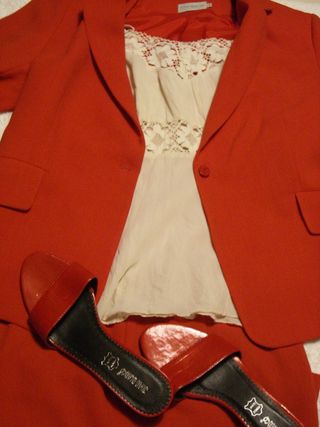 Traje chaqueta  rojo. talla 44. Sin estrenar