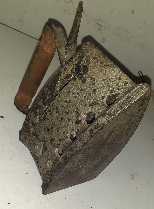 Ferro da stiro a carbone vintage anni 50