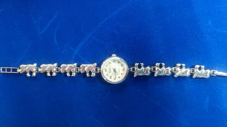 Varios relojes de plata antigua .