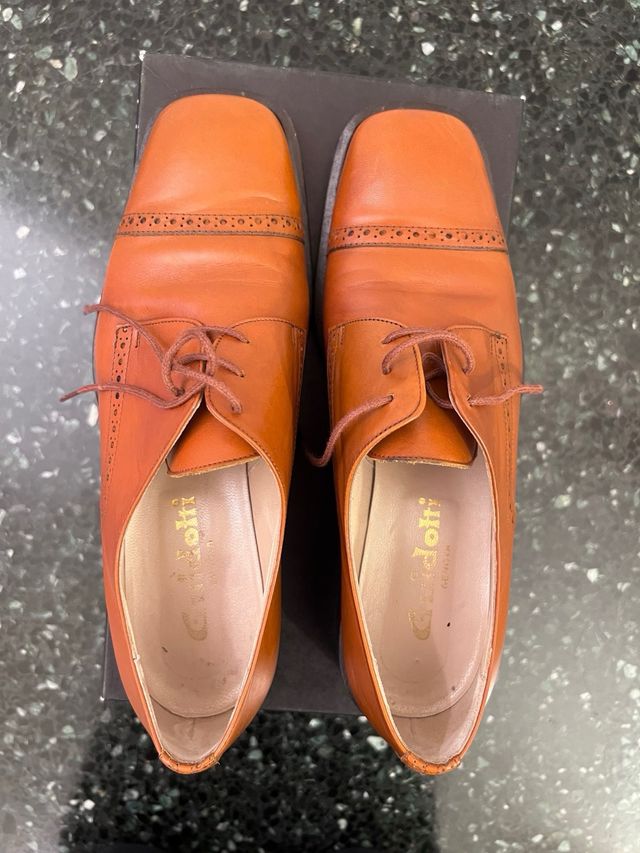 Scarpe di pelle con lacci