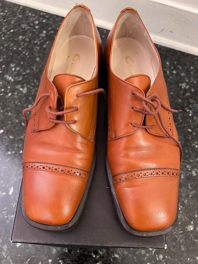 Scarpe di pelle con lacci