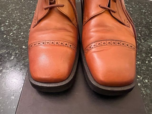 Scarpe di pelle con lacci