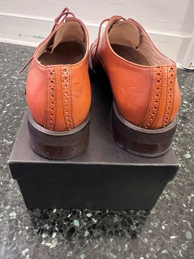 Scarpe di pelle con lacci