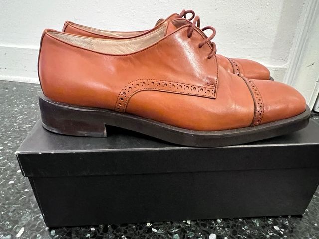 Scarpe di pelle con lacci