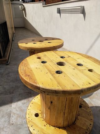 2x1 Mesas de madera con ruedas.