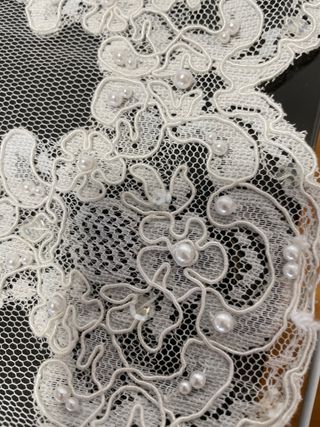 Genero de tul bordado de pedreria