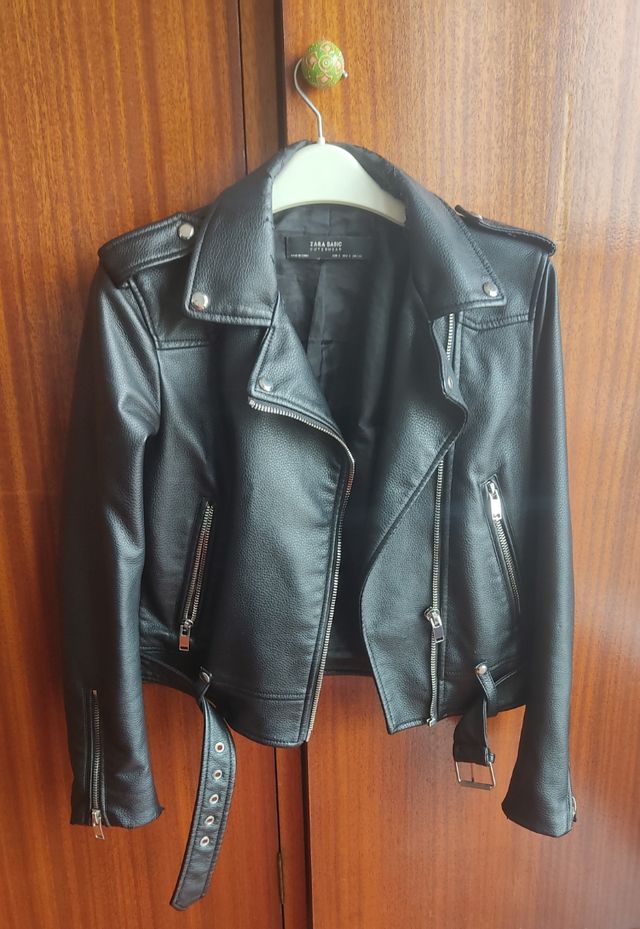 Cazadora negra Zara