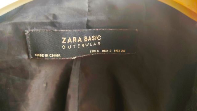 Cazadora negra Zara