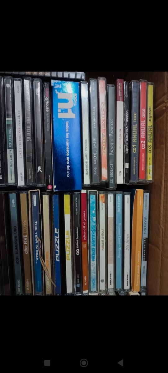 Lote de 300 CD's originales . No envíos. Solo