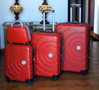 3 Maletas + Neceser 100€ Nuevas Ruedas Giratorias 