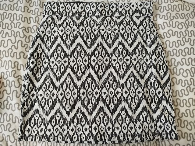 Minifalda negra y blanca