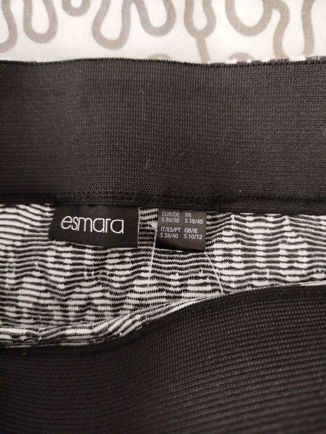 Minifalda negra y blanca