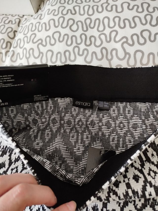 Minifalda negra y blanca