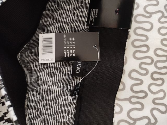 Minifalda negra y blanca