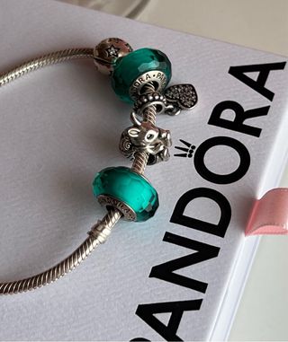 Pulsera y abalorios 