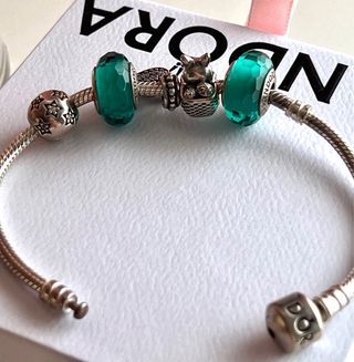 Pulsera y abalorios 