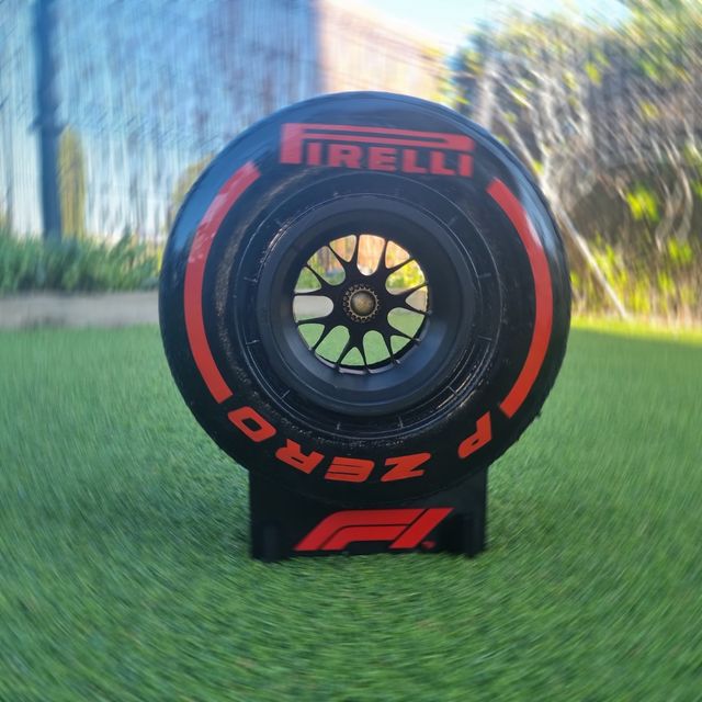 Pirelli PZero F1. Decoración rueda F1