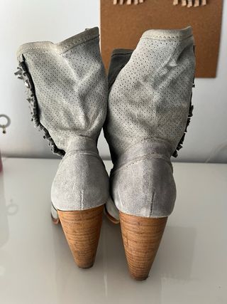 Botines de ante azul