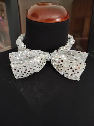 Papillon paiettato argento.