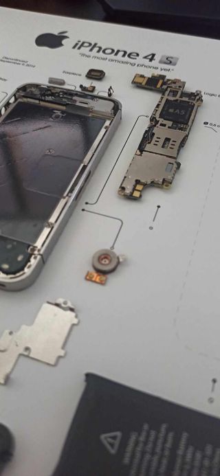 Iphone 4S moldura teardown