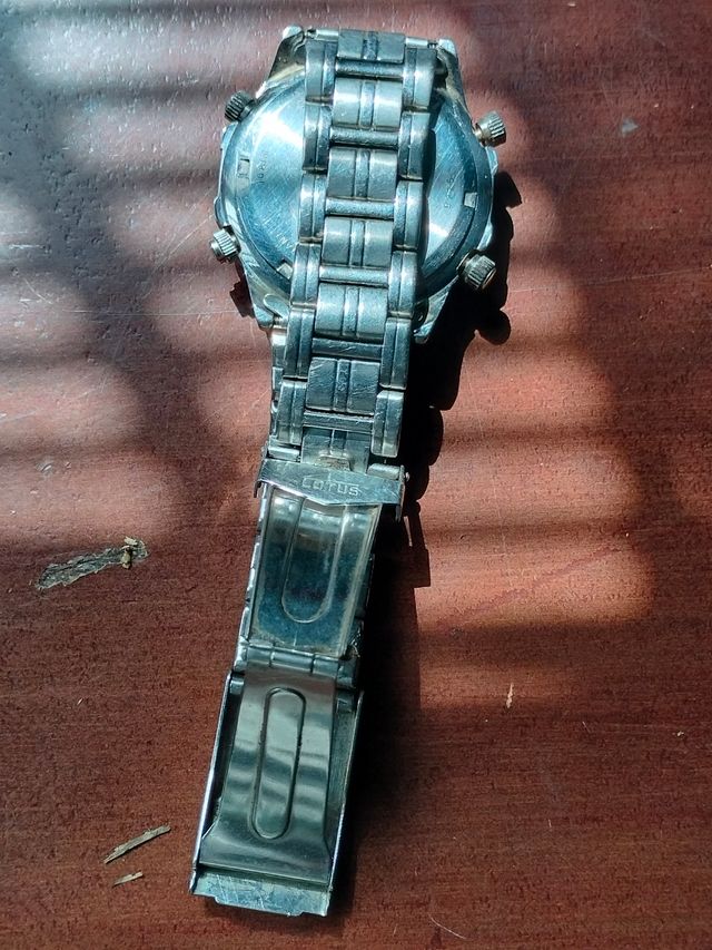 reloj original marca Lotus