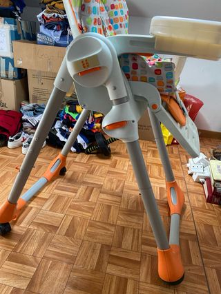 Trona plegable regulable con ruedas