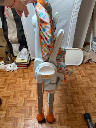 Trona plegable regulable con ruedas