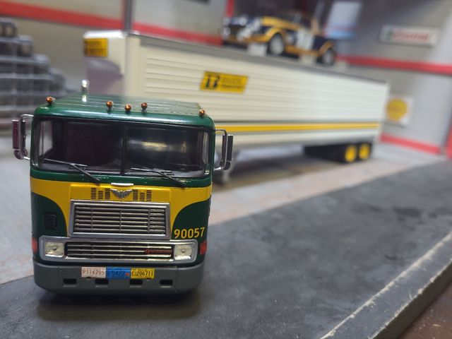 Camião Articulado Americano