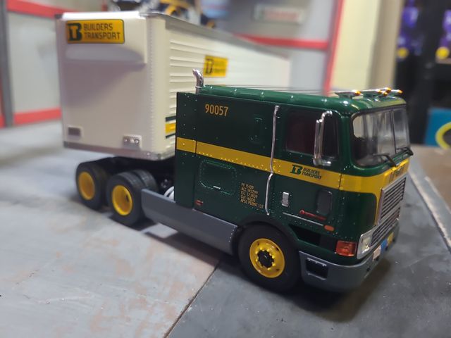 Camião Articulado Americano