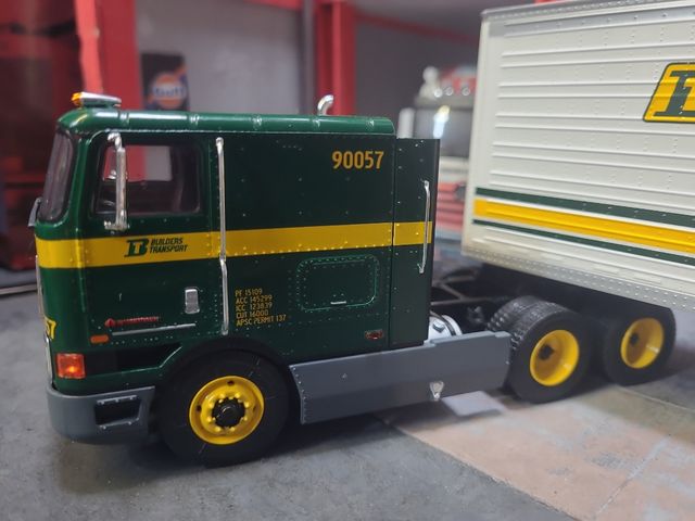 Camião Articulado Americano