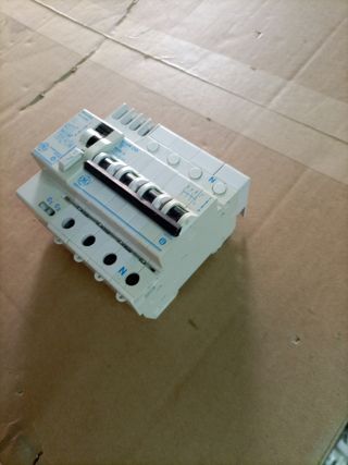 Interruttore differenziale tetrapolare