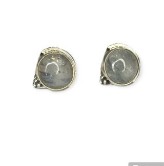 Conjunto de pendientes y collar.