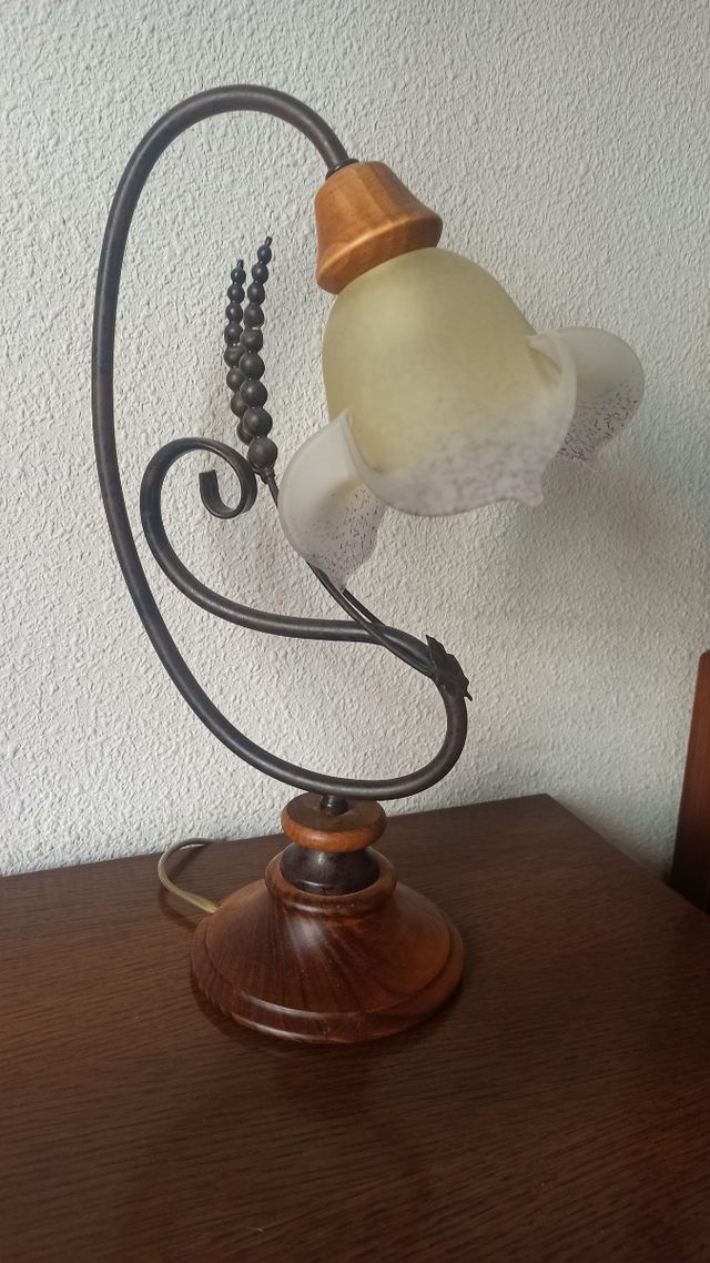 2 Lámparas de mesilla en nogal y cristal