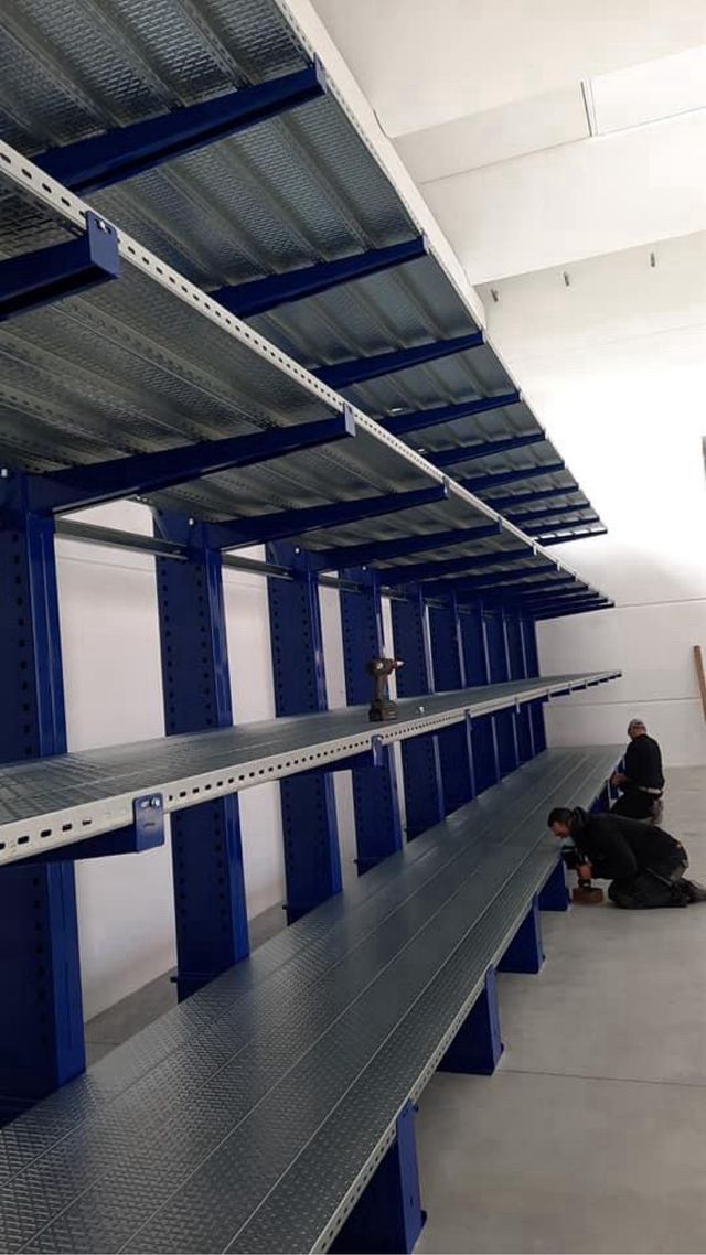 Scaffali e scaffalature