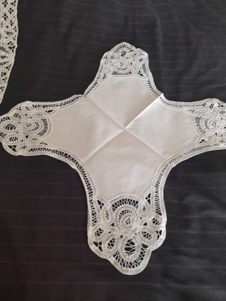 Camino mesa y tapete cesta.