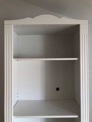 Estanteria de madera, lacada.