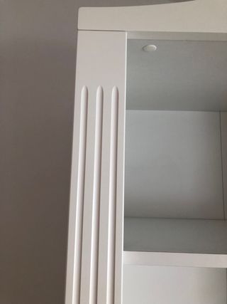 Estanteria de madera, lacada.
