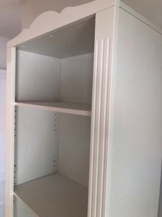 Estanteria de madera, lacada.