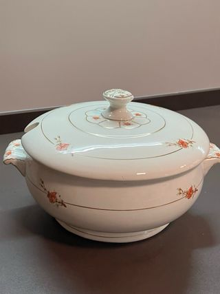 Sopera antigua de porcelana