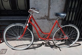 Bicicleta antigua a medio restaurar