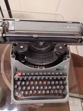 Maquina de escribir con soporte